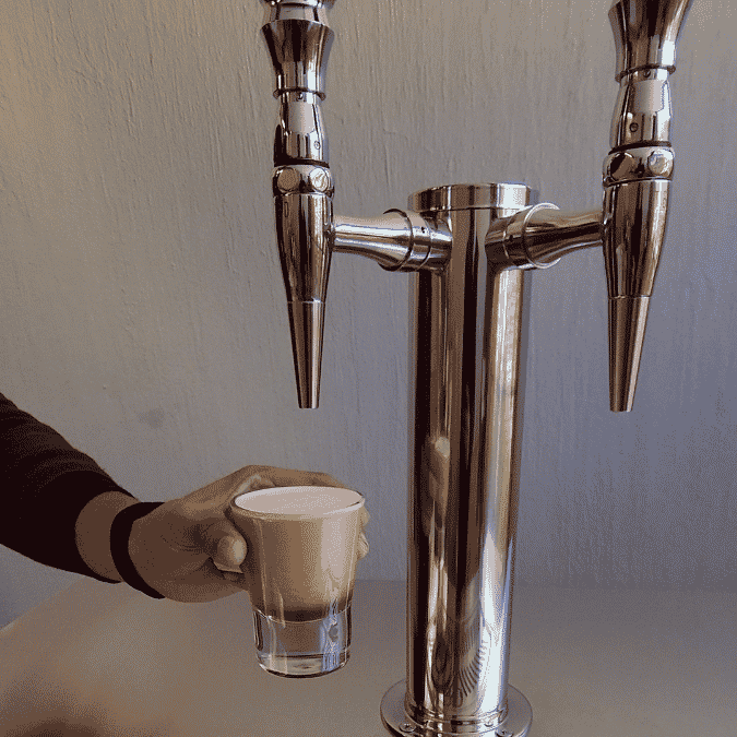 Nitro Coffee servido desde grifo con sistema ON TAP The Best Dispensing